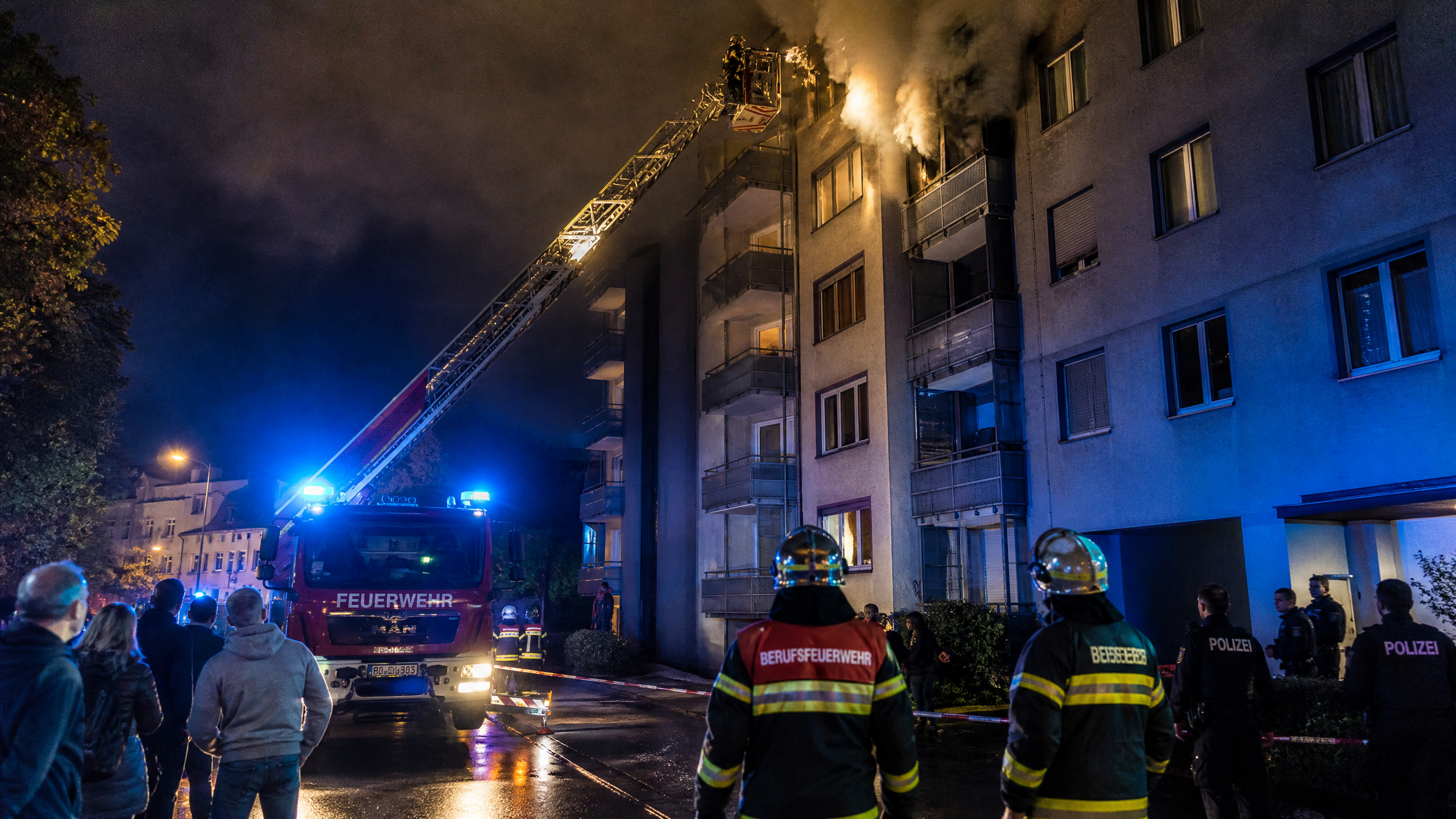 Zürich-Friesenberg: Brandnacht mit 30 Evakuierten – Akku als mögliche Ursache
